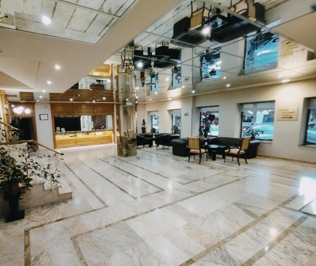 圣锡西利亚酒店 雷阿尔城 外观 照片