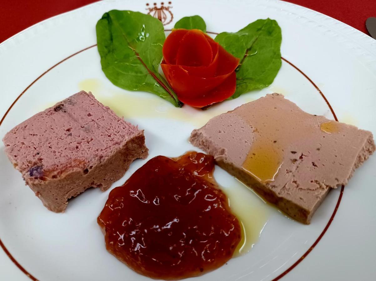 圣锡西利亚酒店 雷阿尔城 外观 照片