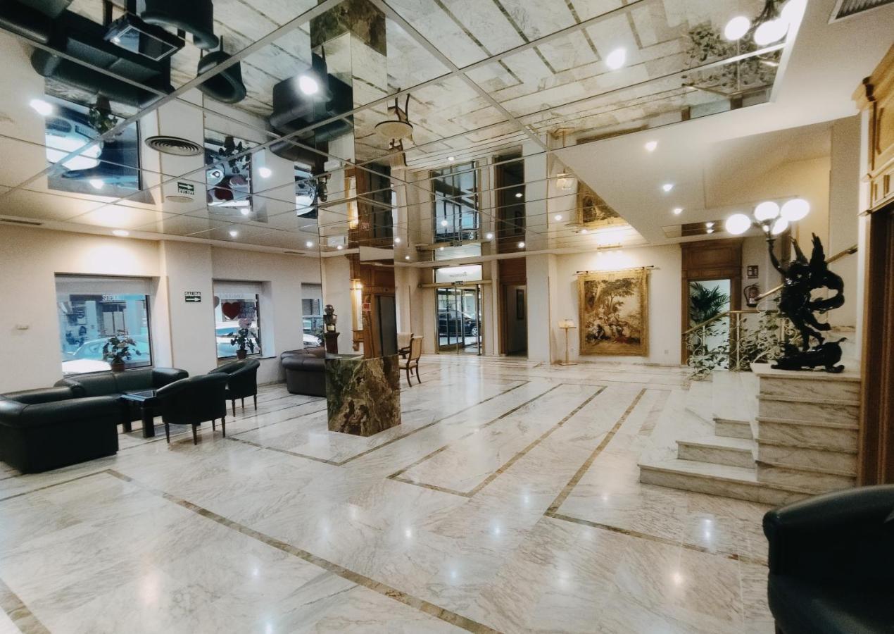 圣锡西利亚酒店 雷阿尔城 外观 照片